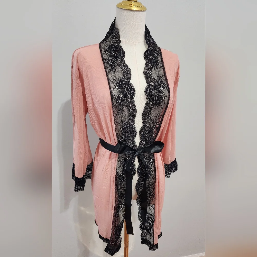 NWOT Lace Robe Lingerie Elegant Ultra Soft Contrast Black Lace Trim Size M